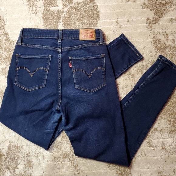 Levi's High Rise Skinny Jeans - Picture 2 of 5